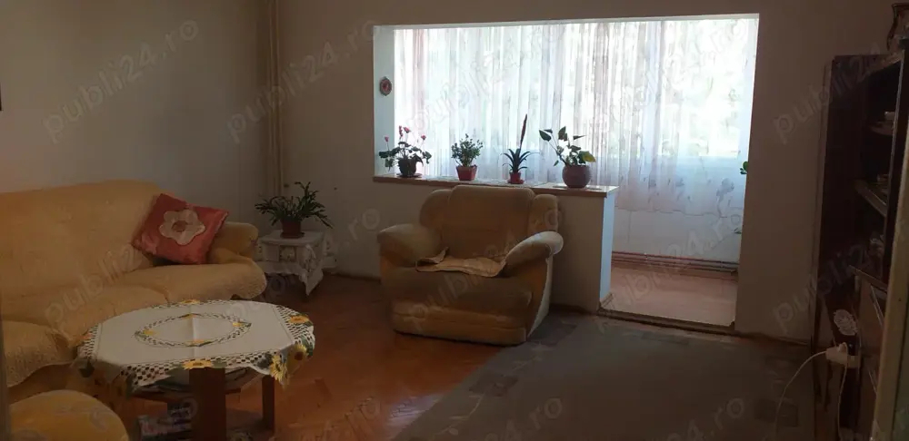 Decomandat  cu centrală propie, la etajul 1 cu 2 balcoane