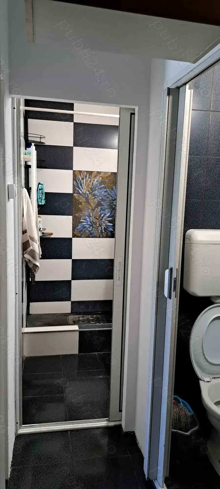 Decomandat cu 2 bai la etajul 1 in bloc anvelopat