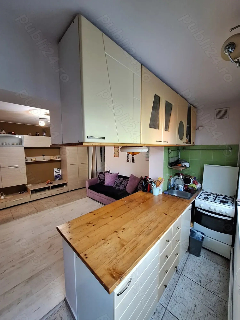 Modificat in 3 camere la etajul 1, mobilat si utilat