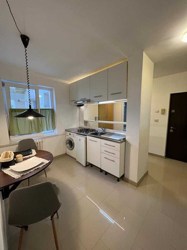 Mobilat si utilat in Piata Marasti