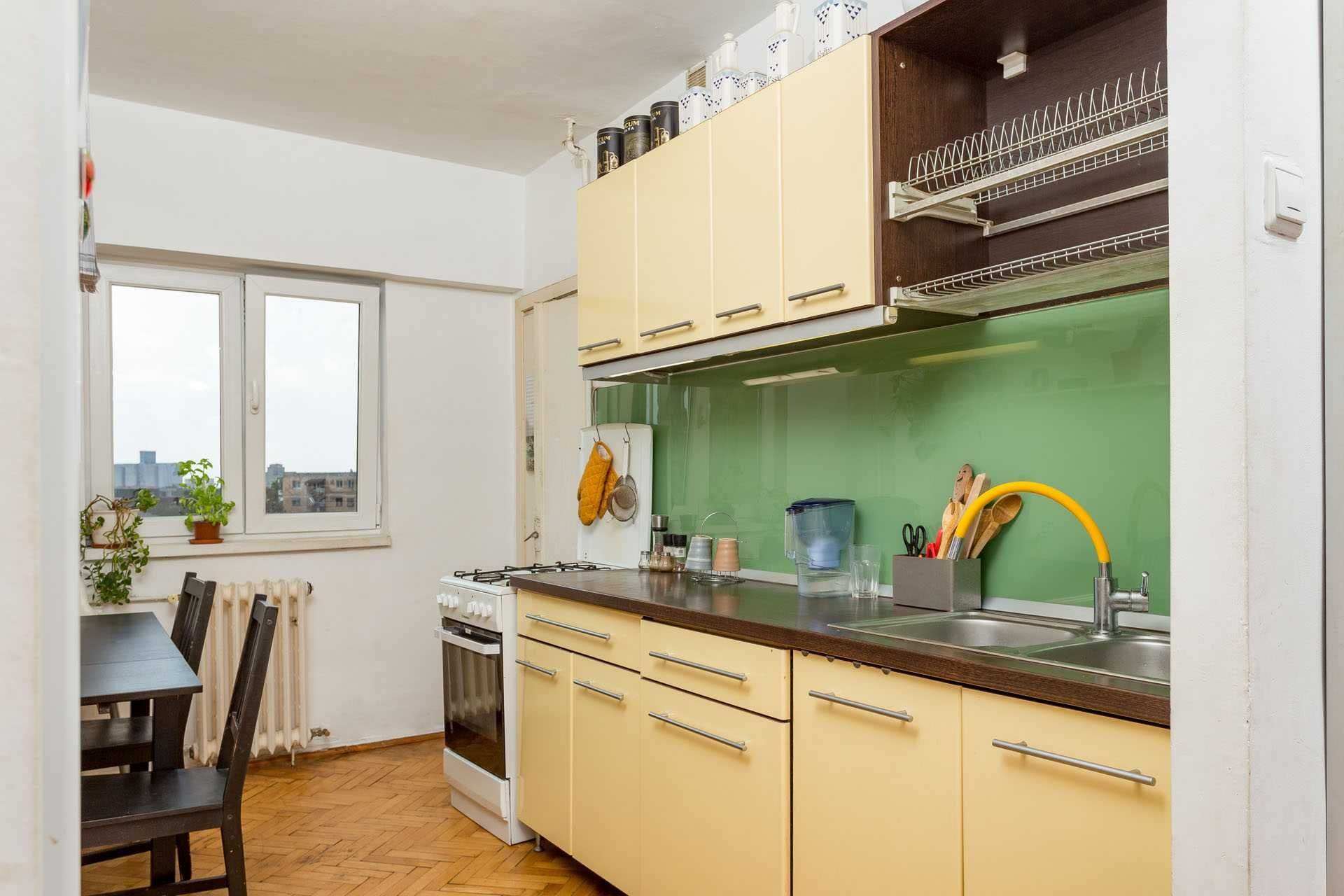 Confort 1 etaj intermediar cu 2 bai