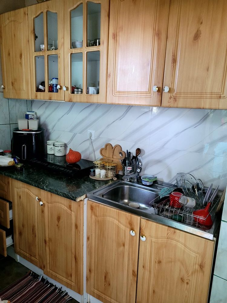 1 camera mobilat la etaj intermediar