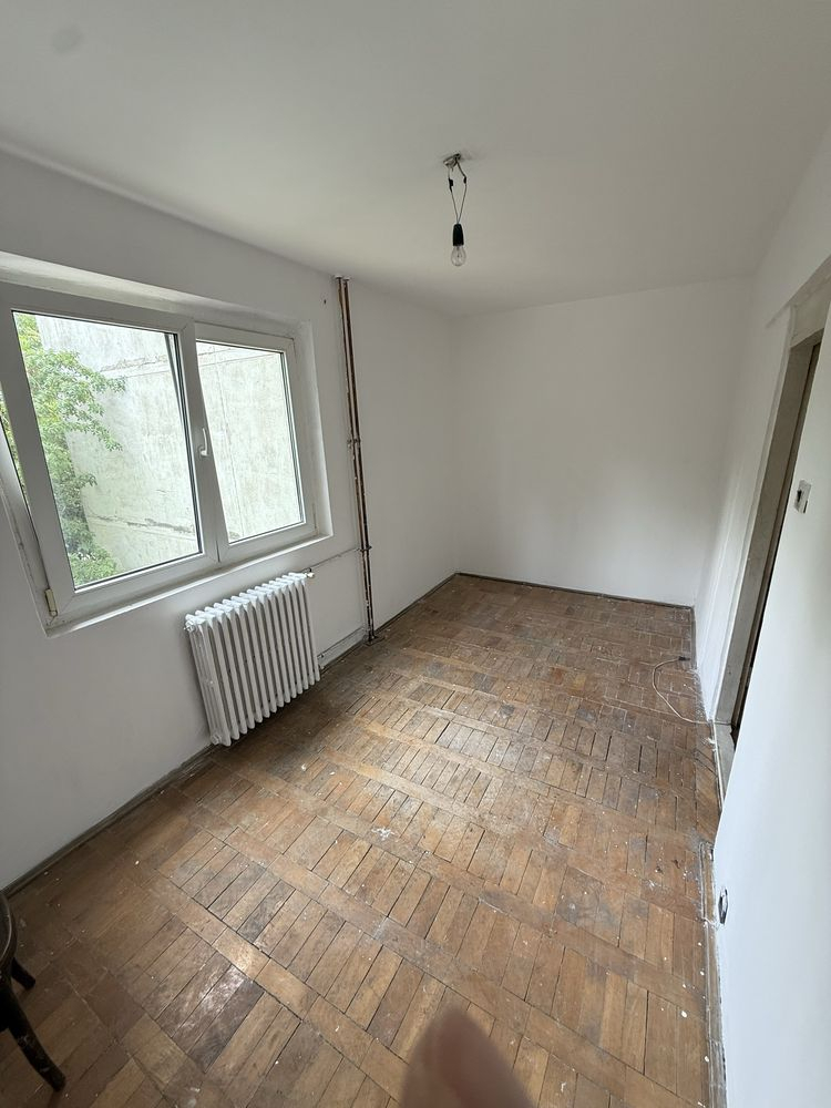 2 camere la etaj 2 linga piata Doina