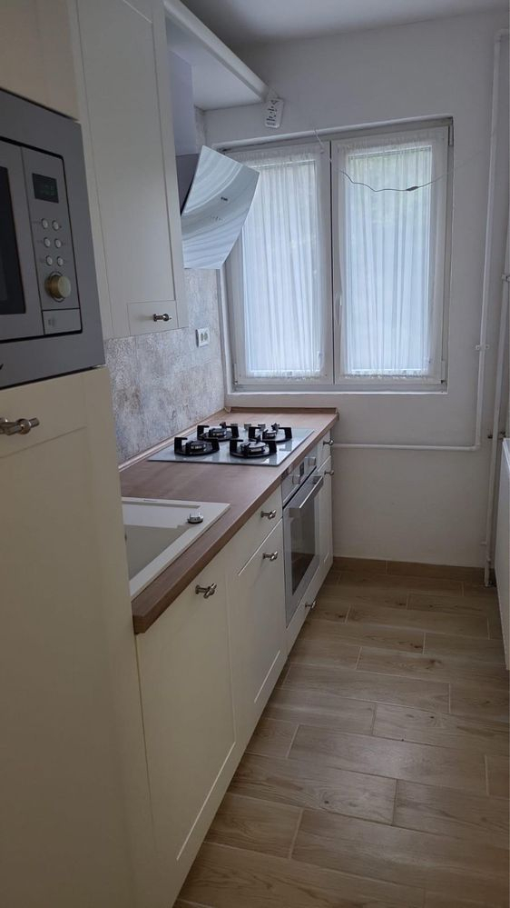 Mobilat si utilat la etaj 1 in bloc anvelopat