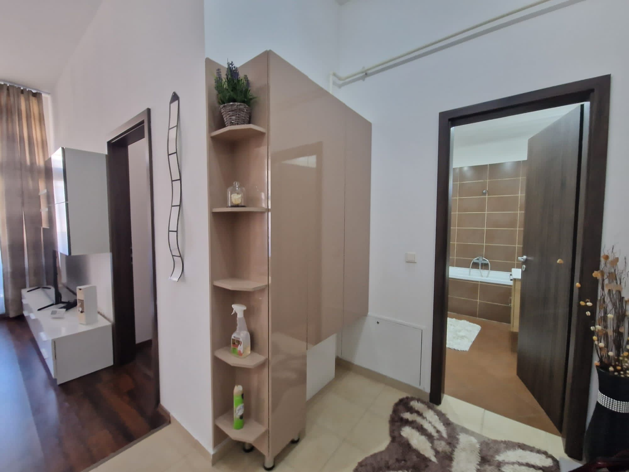 Etaj 1 in bloc nou linga spitalul Judetean