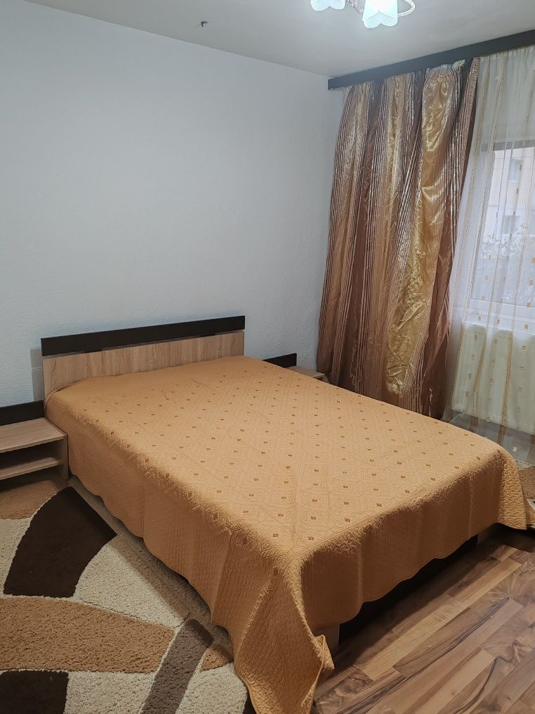 Decomandat la parter înalt cu balcon