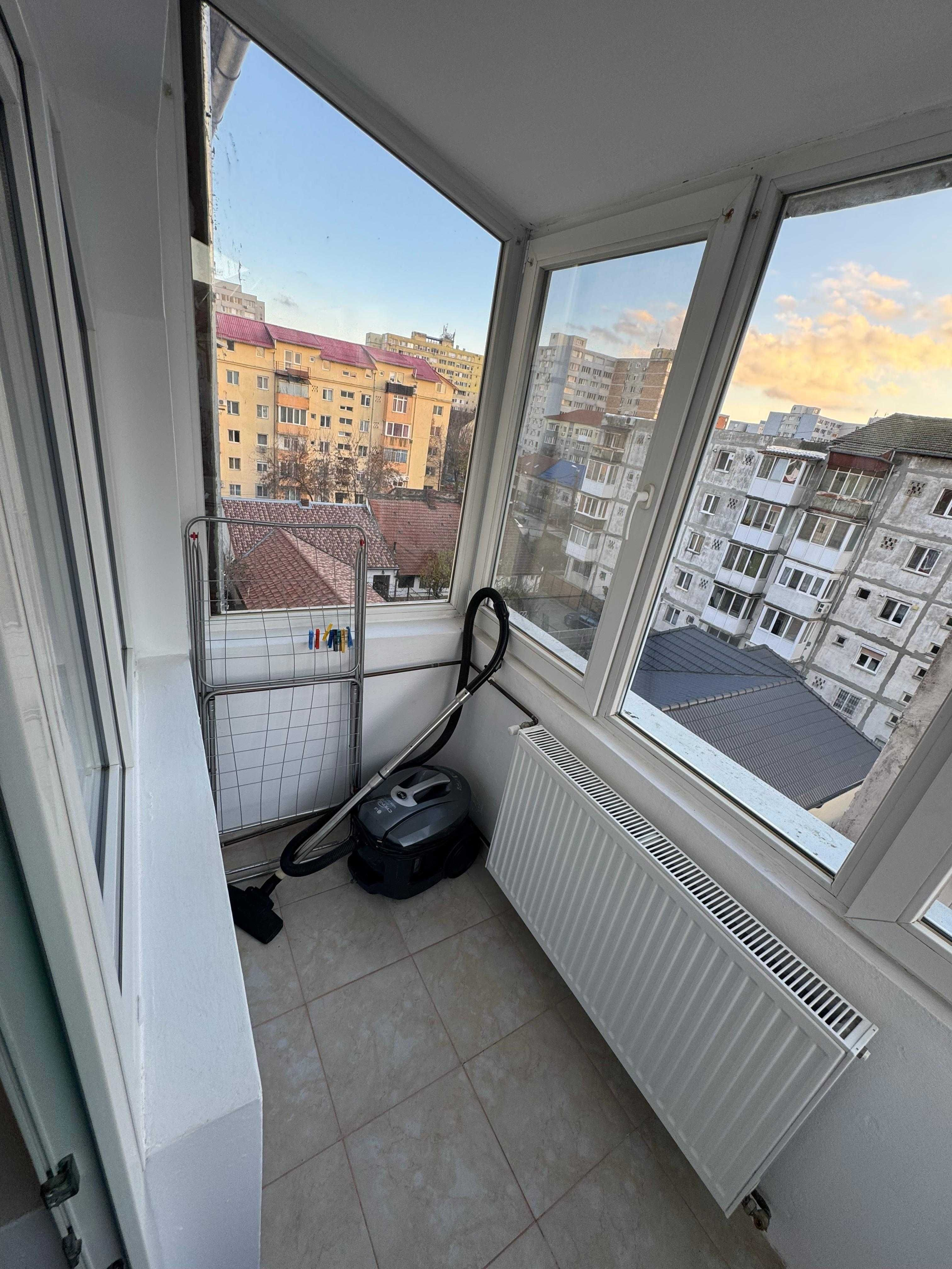 Decomandat, model mare în bloc anvelopat termic