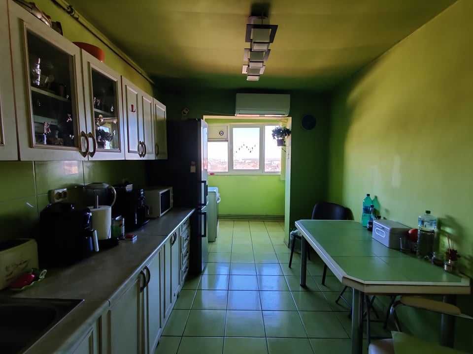 Decomandat cu 2 băi și 2 balcoane, lingă Sala Olimpia