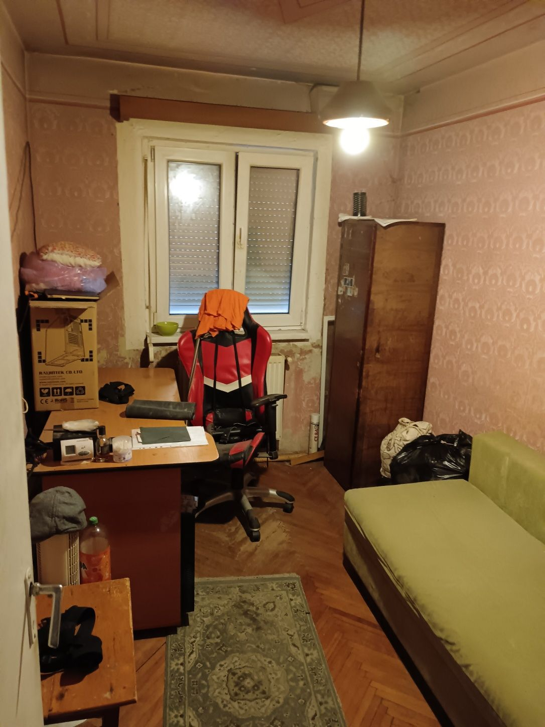 Apartament cu 4 camere cu centrală propie lingă Generală 18