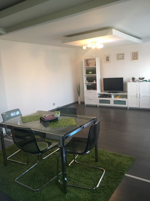 Decomandat cu 2 băi și 2 balcoane, renovat modern