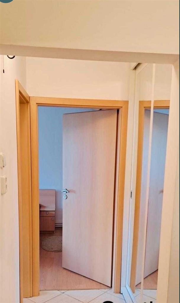 Decomandat pe 2 părți cu 2 băi, cu garaj, aproape de Mall