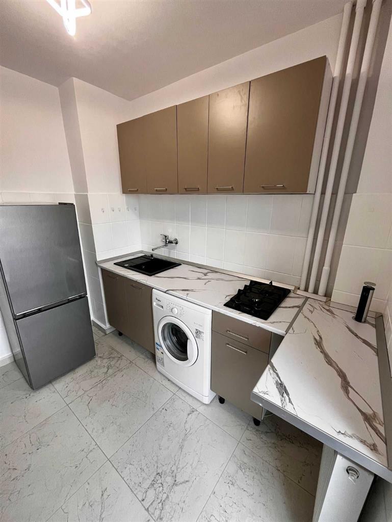 Apartament de 40 mp in bloc din 1996 la etajul 2, aproape de Mall