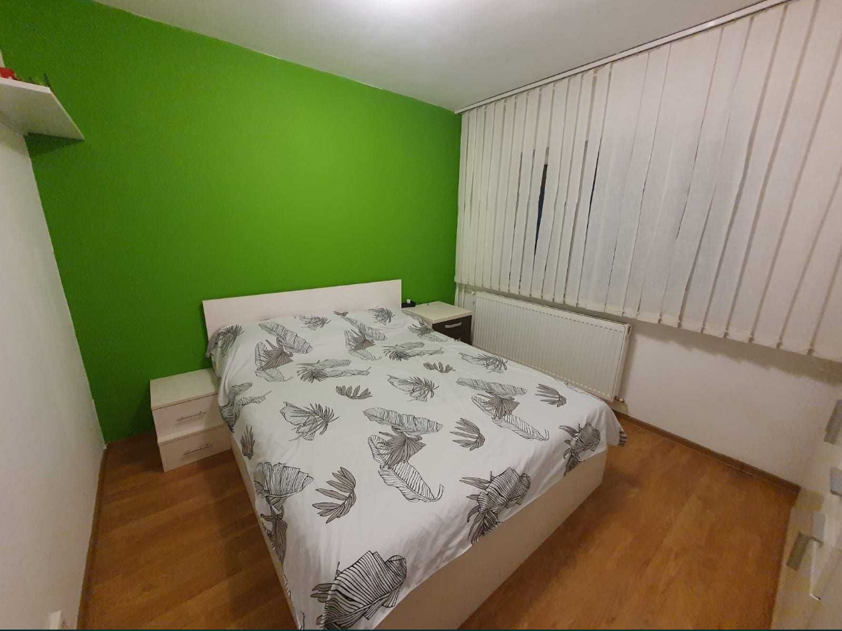 Apartament cu 3 camere, decomandat , mobilat și utilat
