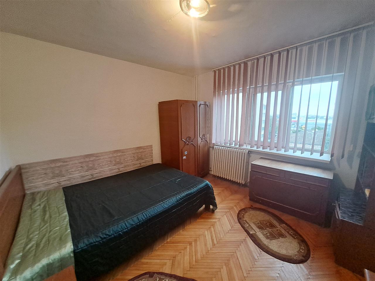 2 camere, decomandat, etaj intermediar, Girocului!
