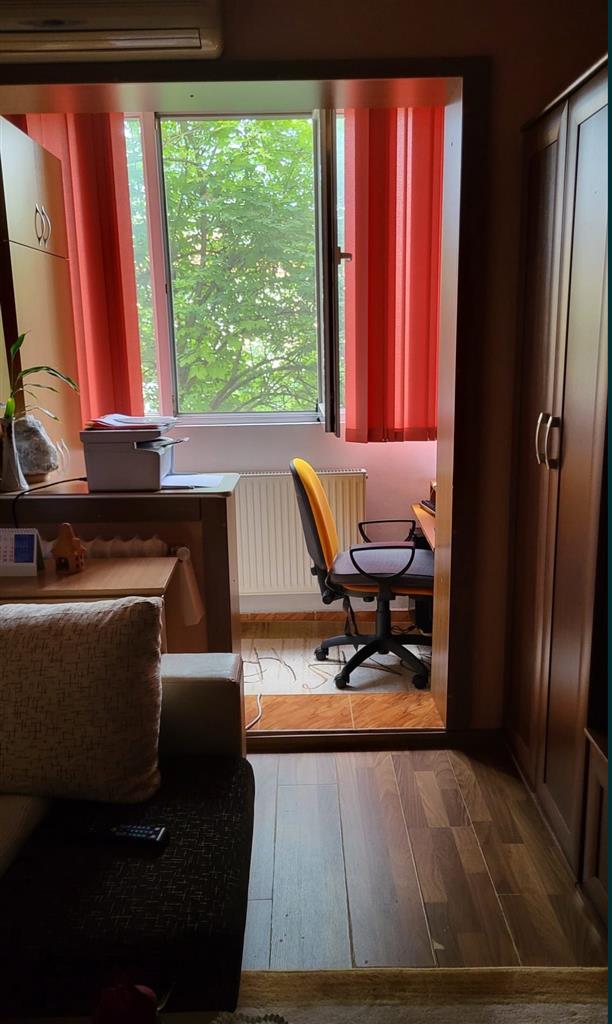Apartament cu 3 camere la etajul 1 in Piata Dacia