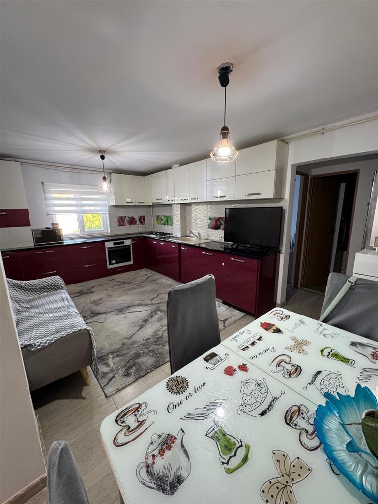 Mobilat si utilat complet cu 2 balcoane