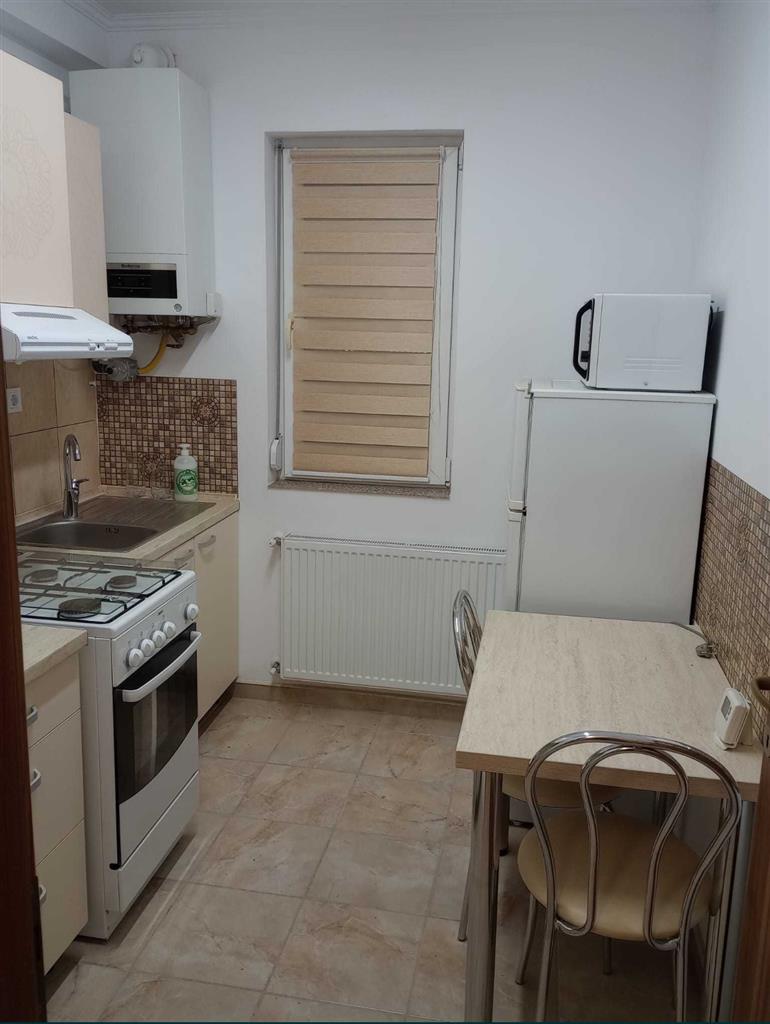 Decomandat, mobilat si utilat in bloc dupa 2000, linga Shopping City