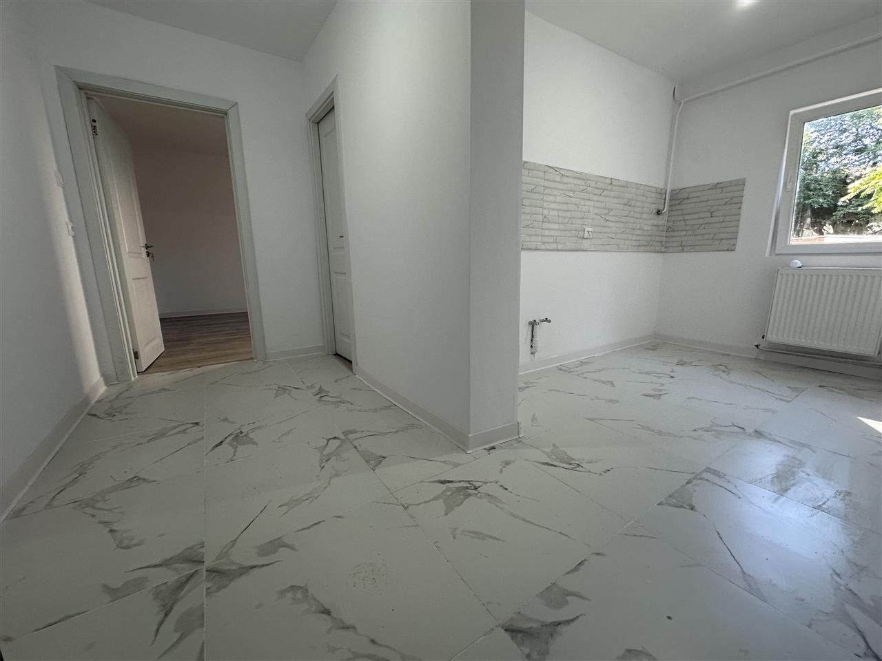Decomandat, renovat recent in Complexul Studentesc pe Minis