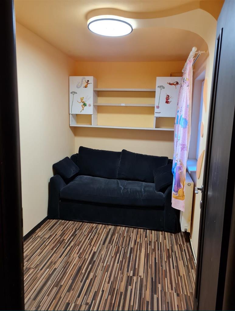 Mobilat și utilat complet la etajul 1