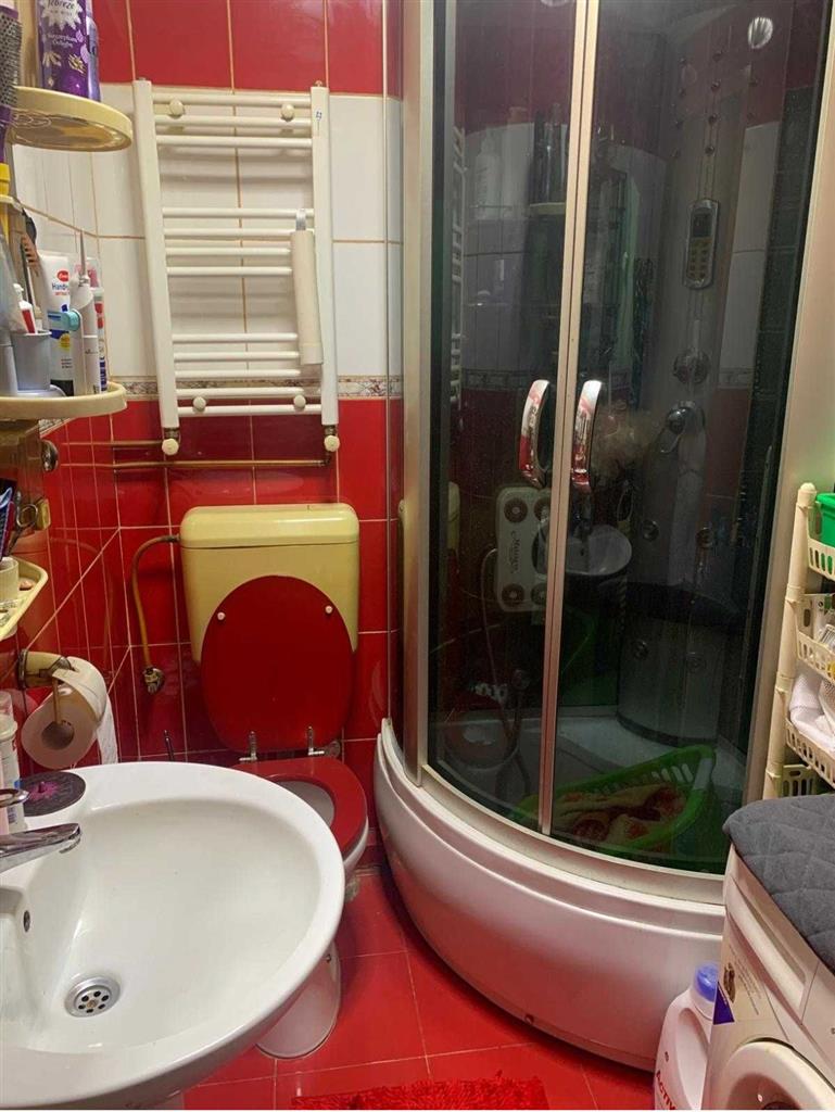 Decomandat cu 2 bai si 2 balcoane, linga Generala 30