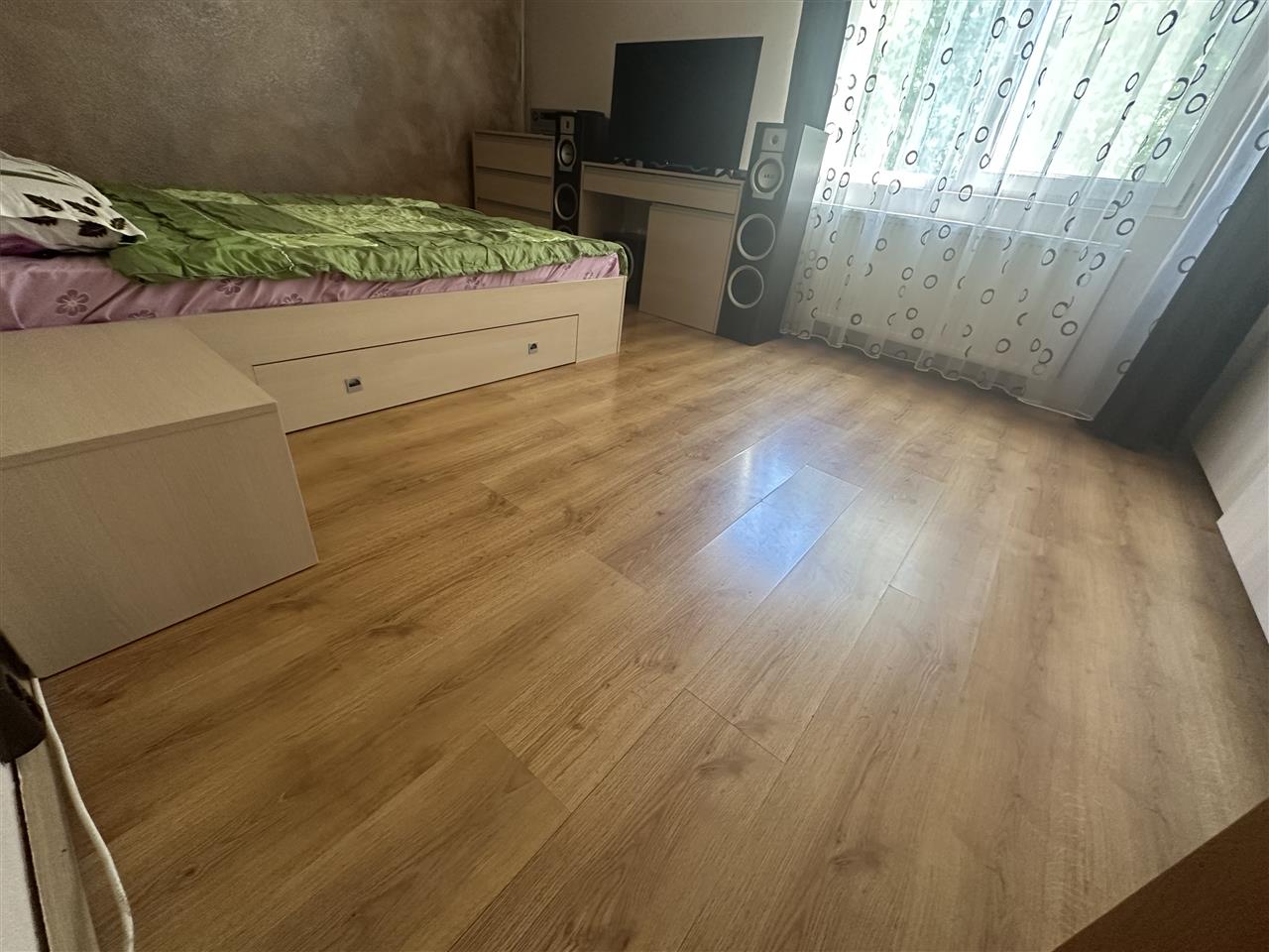 Mobilat și utilat cu 2 balcoane, modificat în 3 camere, aproape de Piață Verde