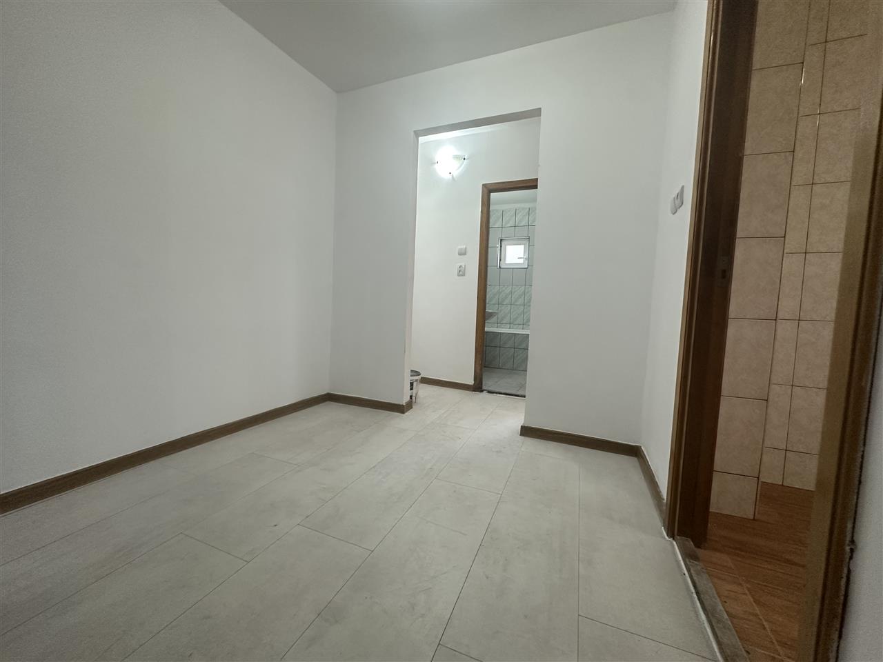 Decomandat cu 2 balcoane la et 3 pe strada Dej
