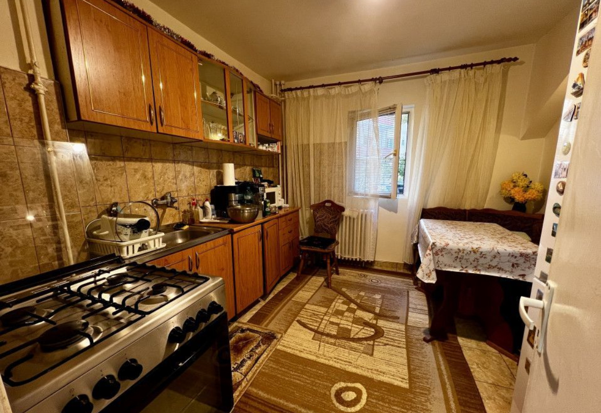 Decomandat cu 2 băi, model mare