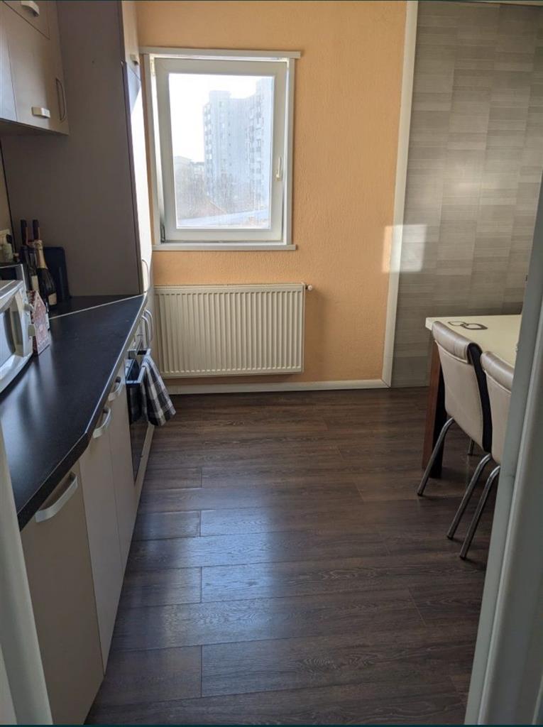 Decomandat cu 2 bai si 2 balcoane, mobilat