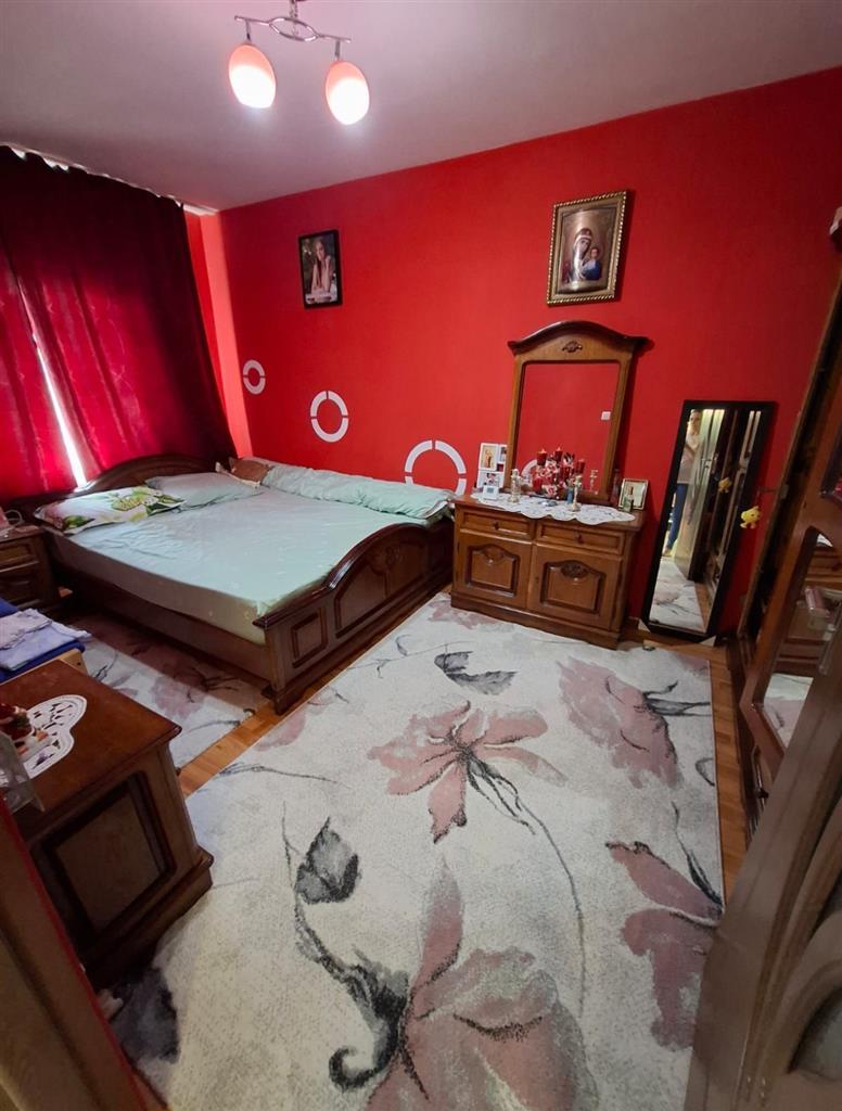 Amenajat complet în bloc anvelopat la etaj intermediar