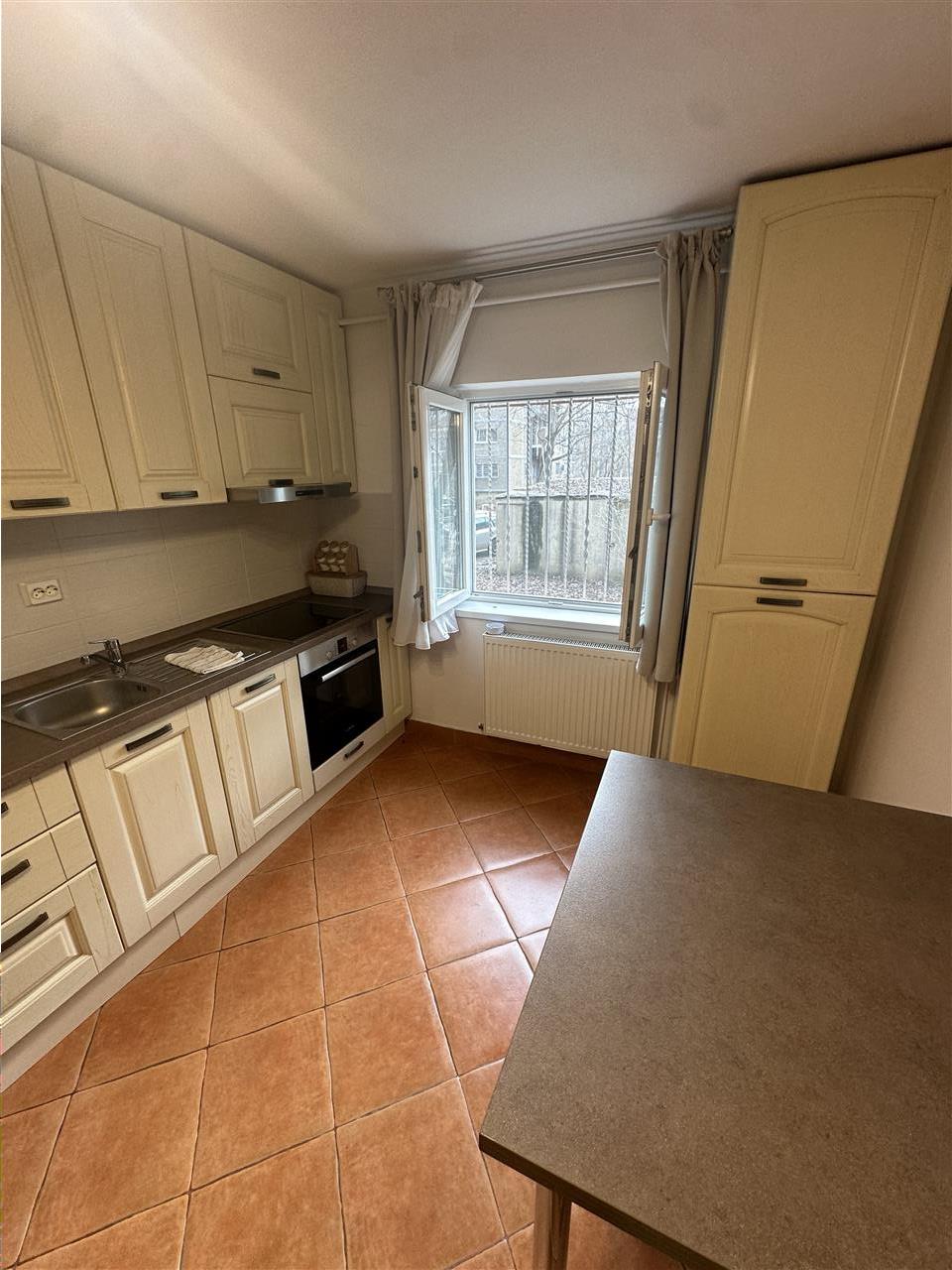 Decomandat cu 2 băi, mobilat, renovat complet