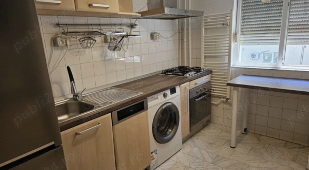 Amenajat complet la etajul 2 linga Judetean