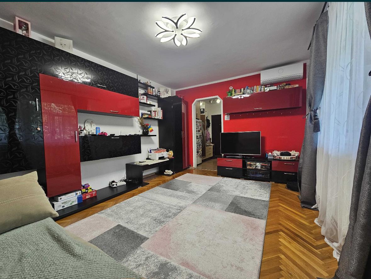 3 camere la etajul 2 cu centrala propie