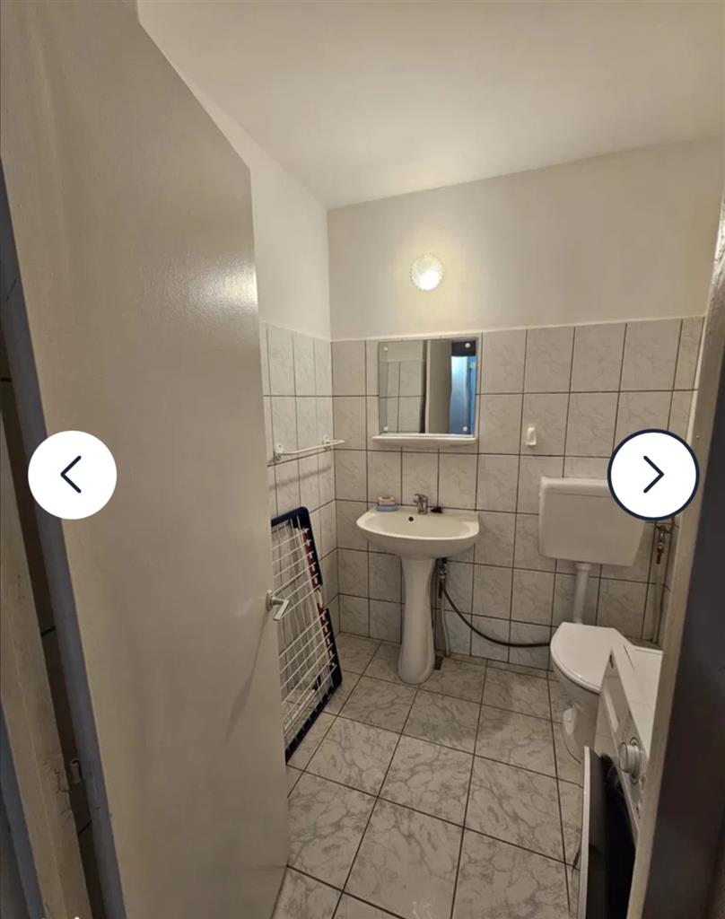 Decomandat cu 2 bai, model mare linga Casa de Pensi
