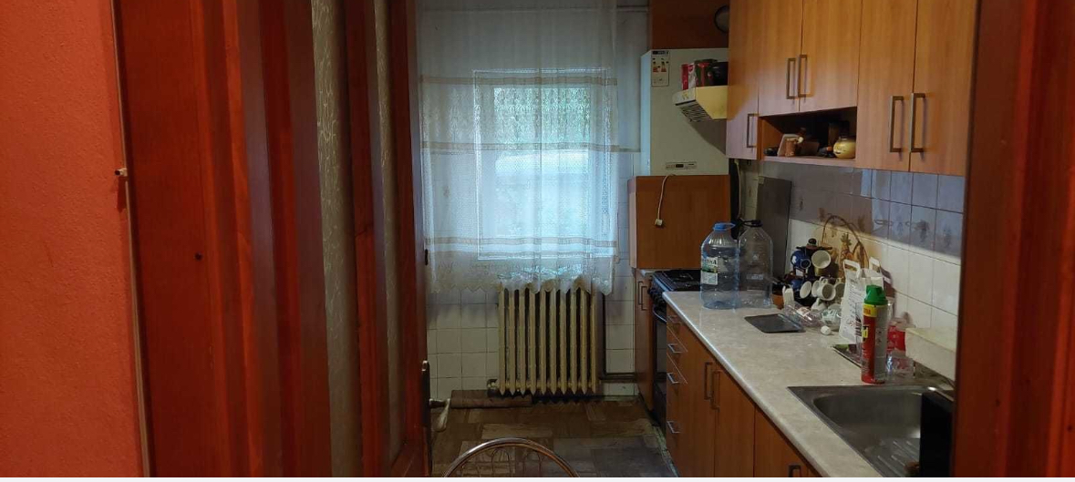 Decomandat cu 2 bai la parter inalt