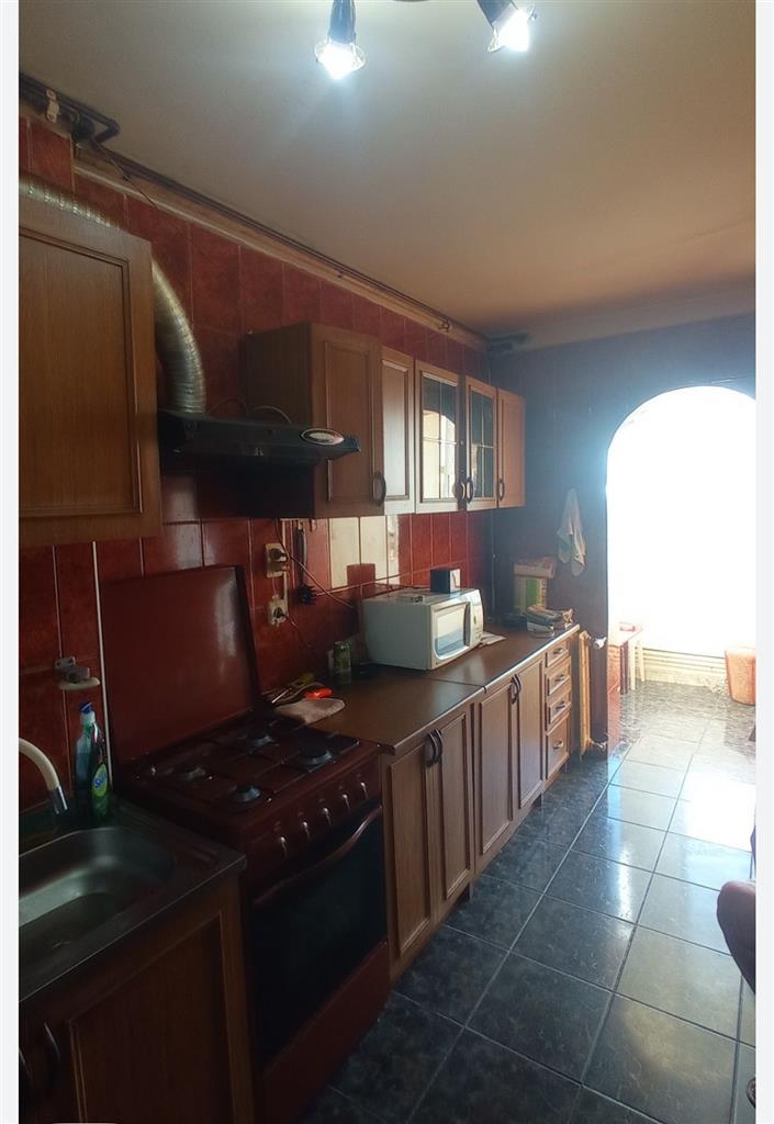Decomandat cu 2 bai in Piata Dacia