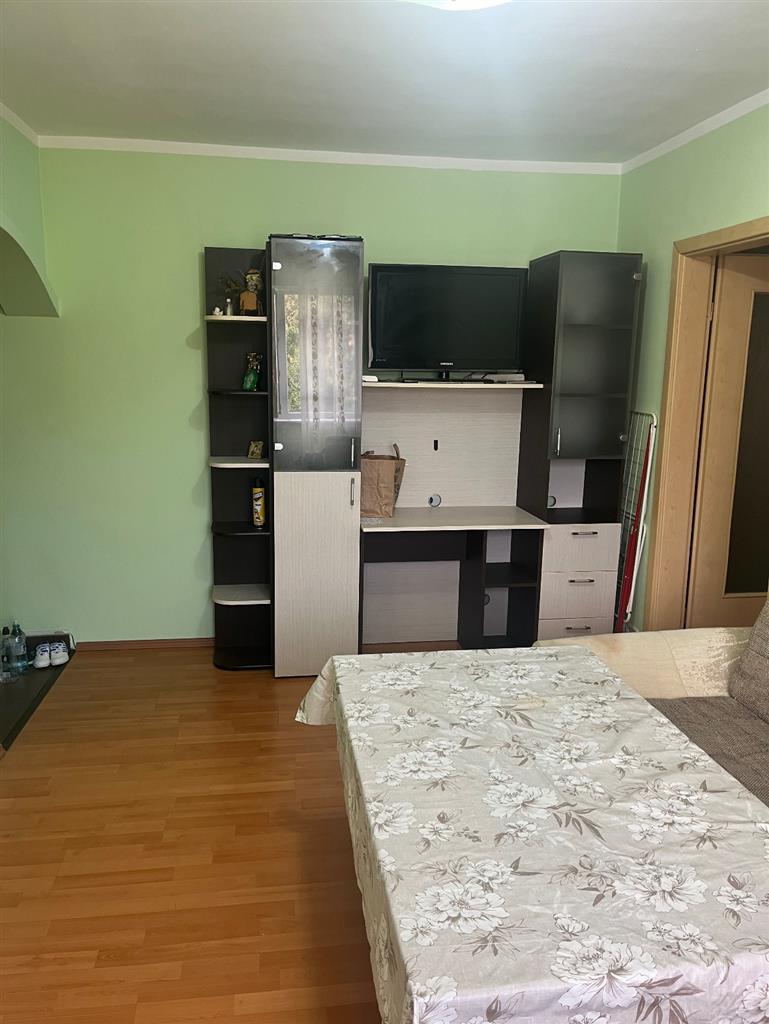 Amenajat, parțial mobilat, etaj 2, lingă Piața Doina