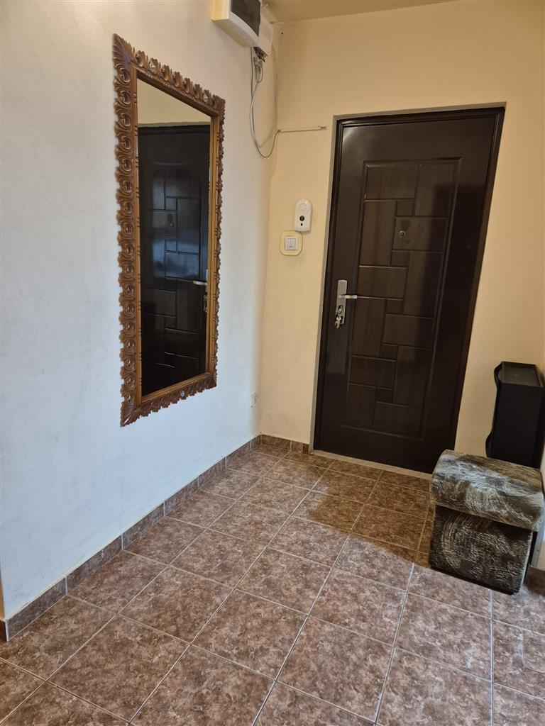 Decomandat cu 2 băi la etajul 3