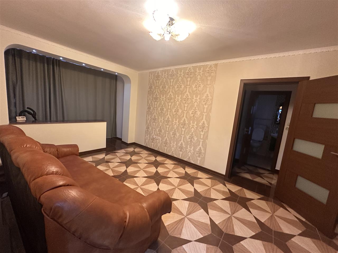 2 camere etaj 1 in bloc anvelopat