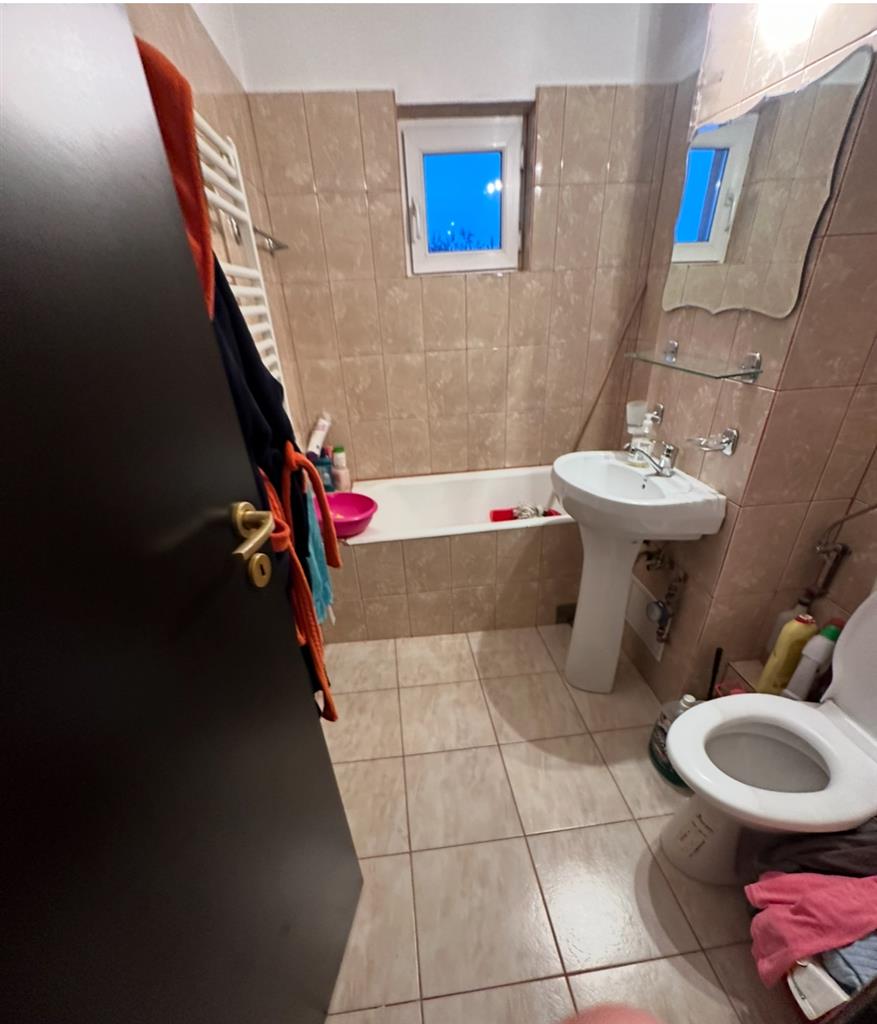 Etaj 3 cu 2 băi și 2 balcoane în bloc anvelopat lingă parcul Clabucet