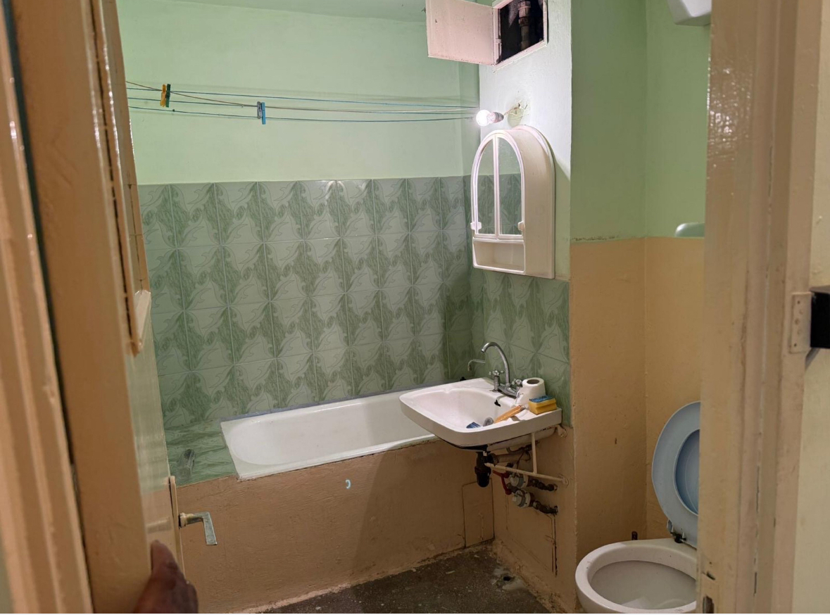 Decomandat cu 2 băi la etajul 2 lingă Piața Verde