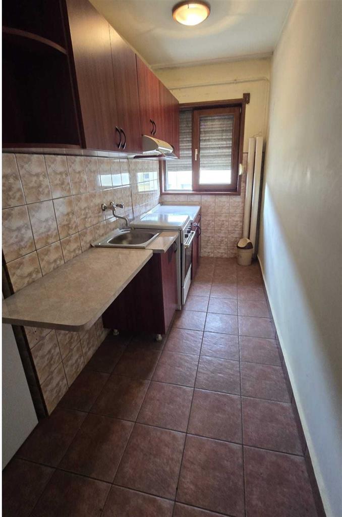 Apartament cu 3 camere aproape de Judetean