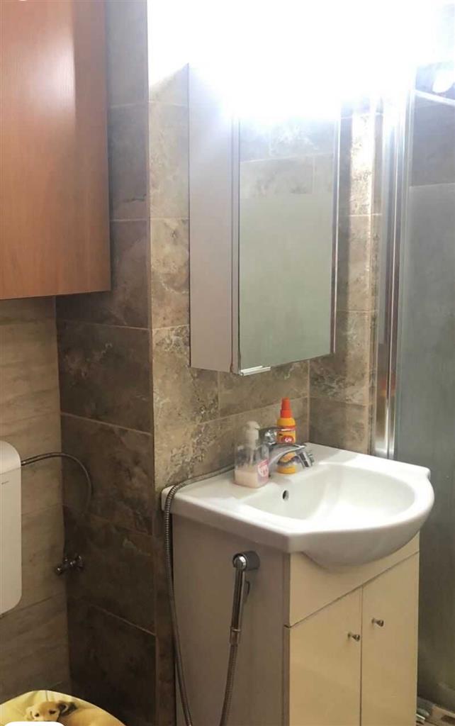Mobilat si utilat la etajul 1 cu 2 bai si 3 balcoane