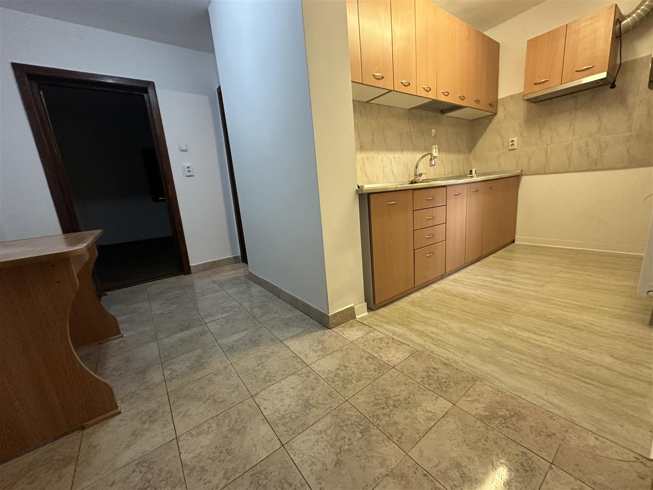 Decomandat, model mare parter inalt cu balcon