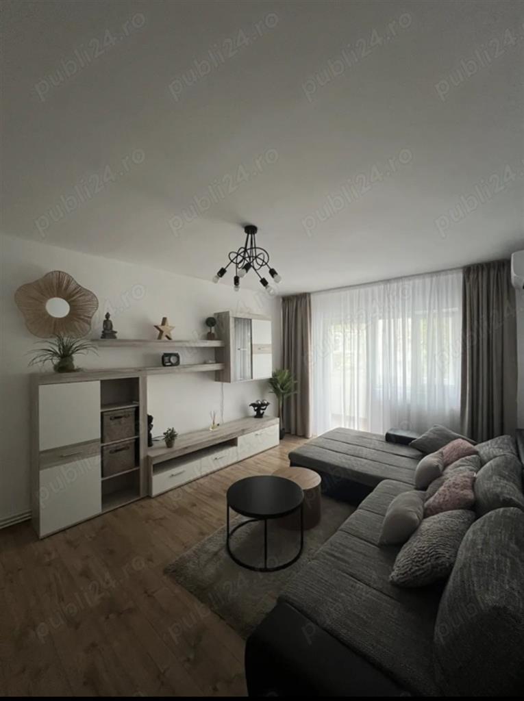 Mobilat și utilat la etajul 1 cu 2 băi, aproape de parc