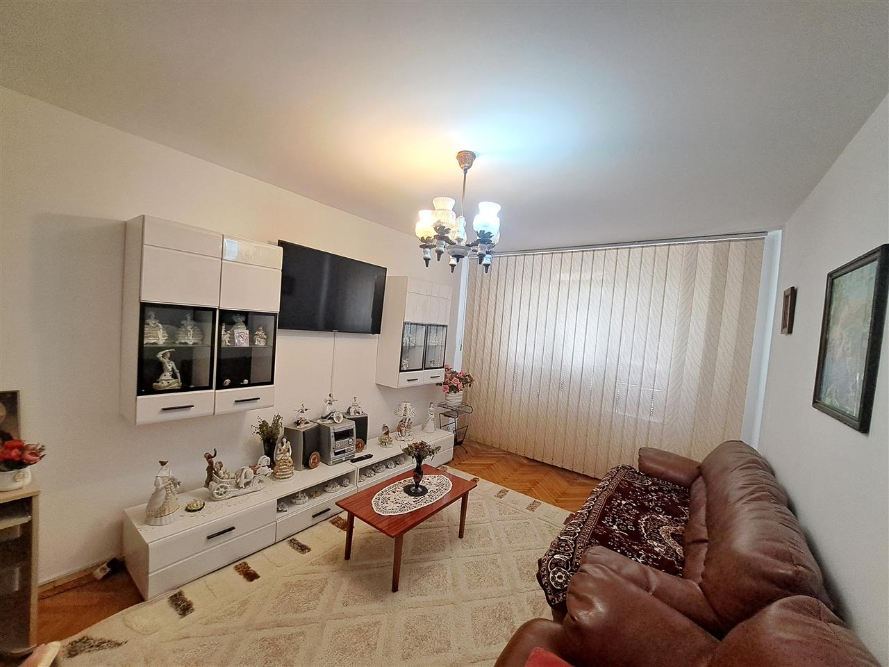 3 CAMERE, DECOMANDAT, ETAJ 2, CENTRALA TERMICA, GIROCULUI!