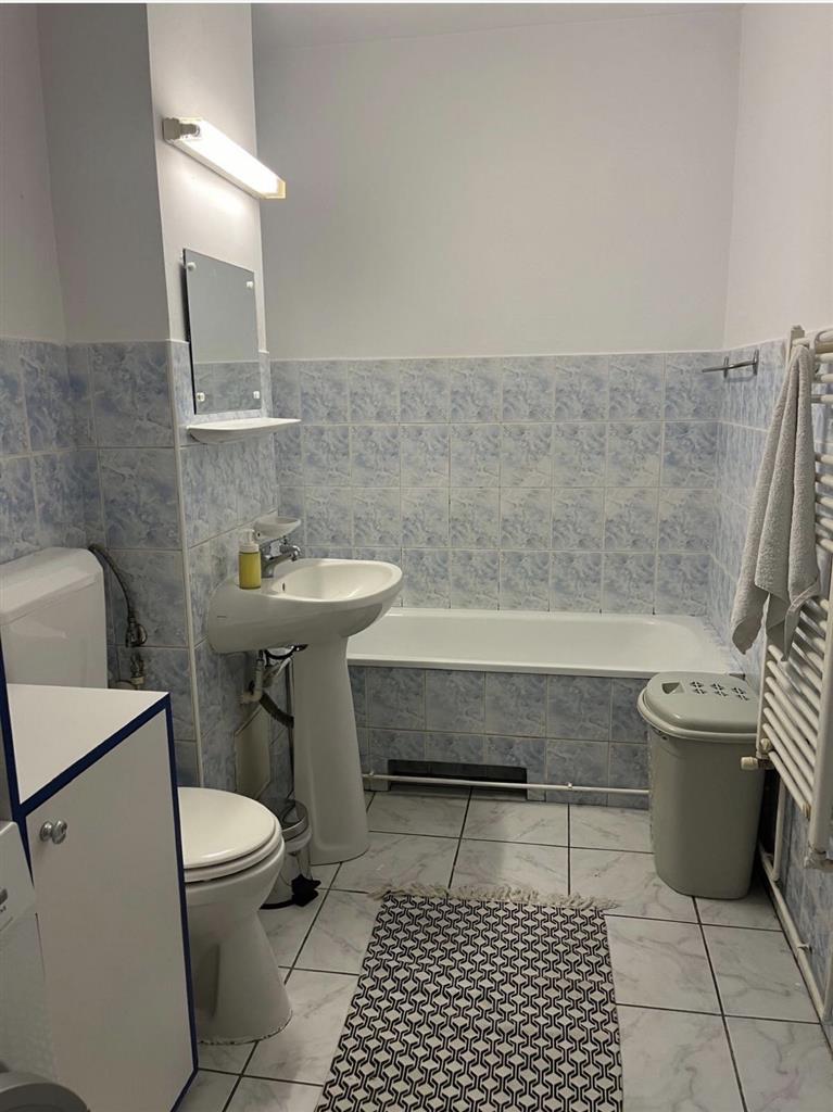 Apartament cu 2 camere in bloc 2002