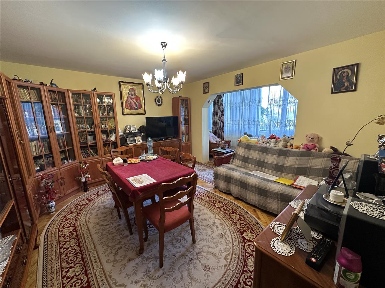 Mobilat si utilat cu 2 bai si 2 balcoane