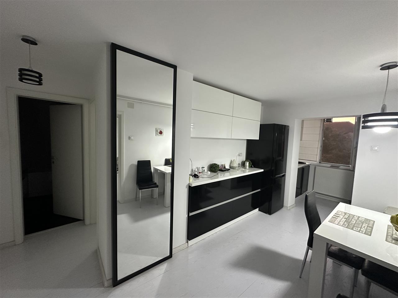 Decomandat, etaj 3, mobilat si utilat in Soarelui