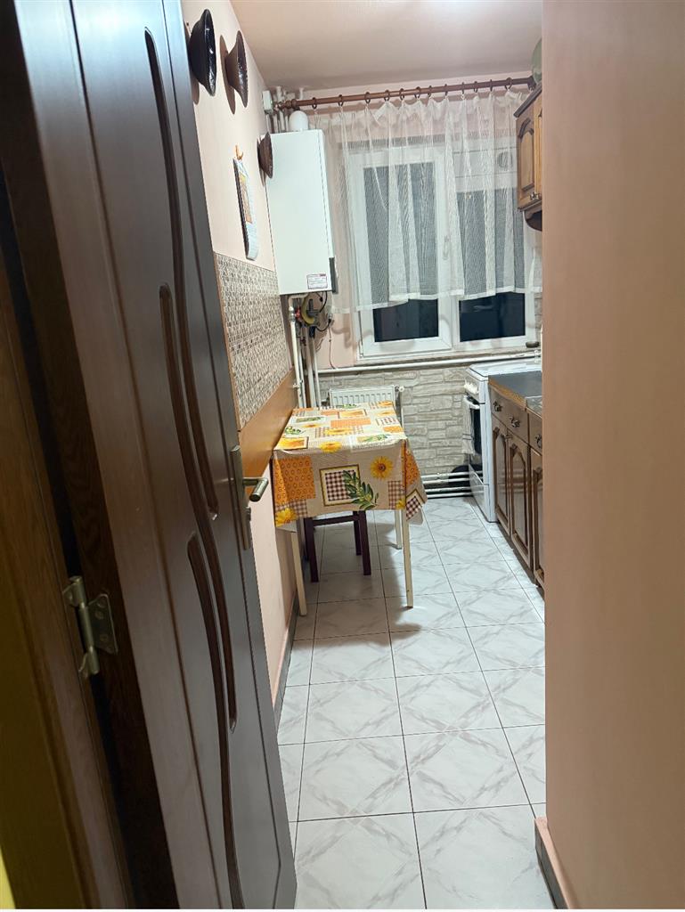 Etaj 2 cu centrala propie in bloc anvelopat