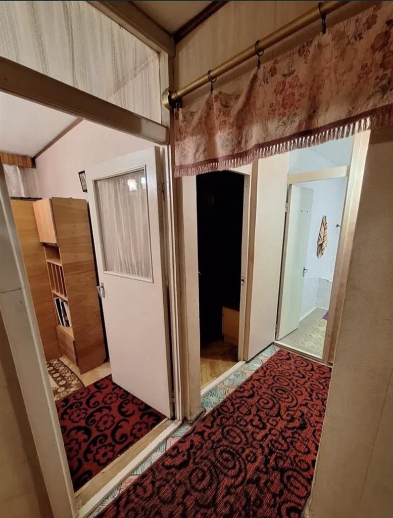 Decomandat la etajul 1 linga parcul Bucovina